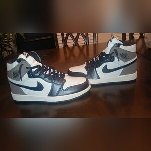 (Men Sz 10) Jordan 1 Dark Mocha - With tag - (Non Origional Box)